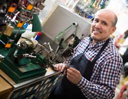 Como Chamar um Chaveiro Pelo WhatsApp em Piracicaba carlos chaveiro